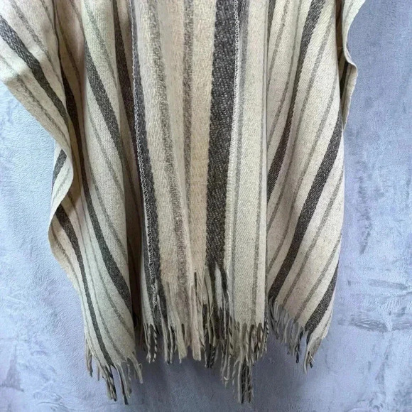 Wool Sherpa 1970's Poncho with Scarf Unisex OS Ivory Gray Stripes and Fringe - Picture 6 of 15